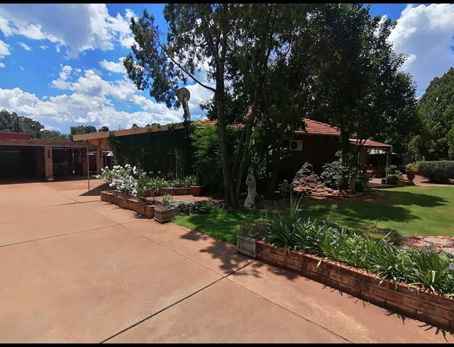 4 BEDROOM FREESTANDING SOLD IN STILFONTEIN EXT 2